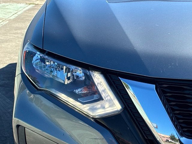 2019 Nissan Rogue SV SUV Slide 8