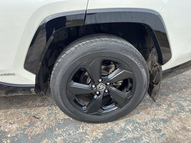 2020 Toyota RAV4 Hybrid XSE SUV Slide 11