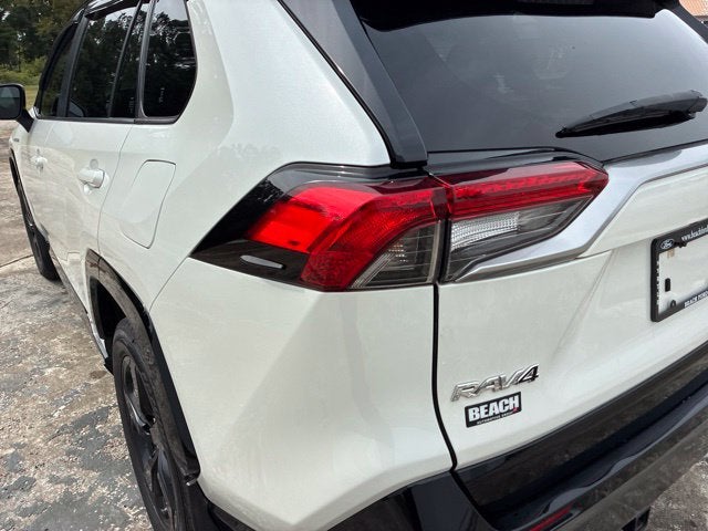 2020 Toyota RAV4 Hybrid XSE SUV Slide 11