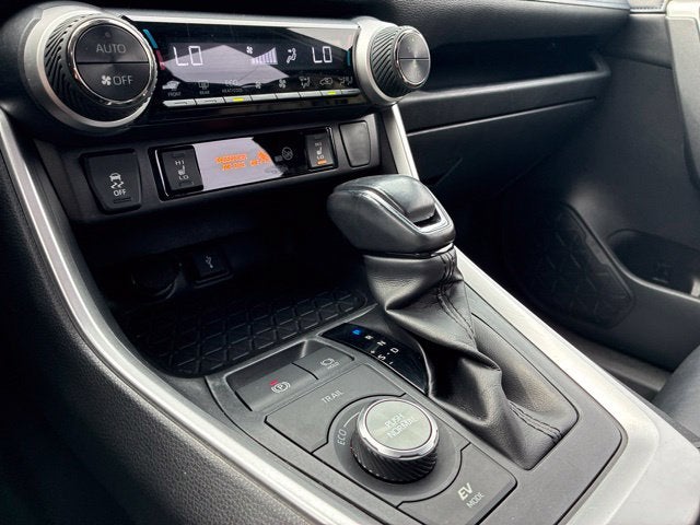 2020 Toyota RAV4 Hybrid XSE SUV Slide 29