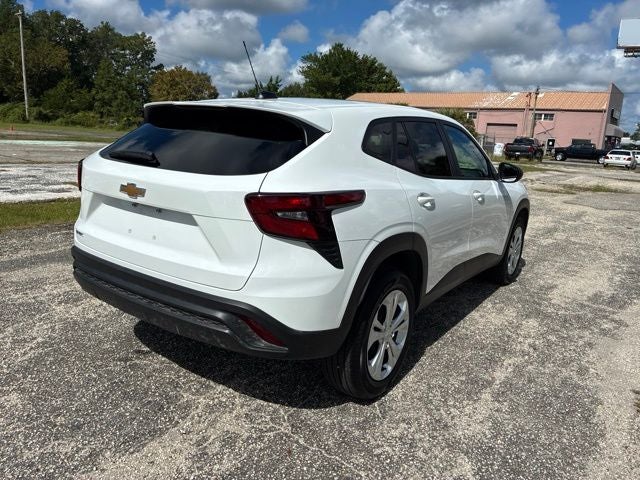 2026 Chevrolet Trax LS SUV Slide 1