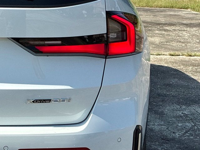2025 BMW X1 XDRIVE28I SUV Slide 13