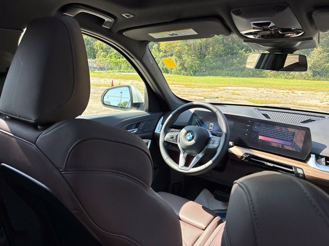 2025 BMW X1 XDRIVE28I SUV Slide 24