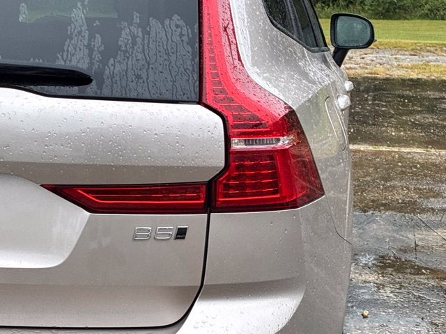 2024 Volvo XC60 B5 CORE SUV Slide 12