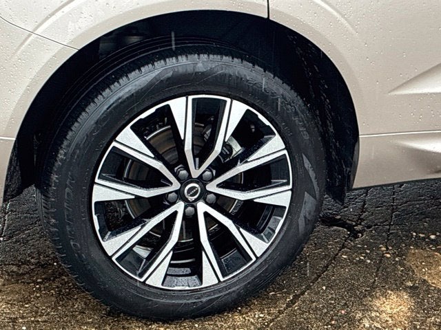 2024 Volvo XC60 B5 CORE SUV Slide 13
