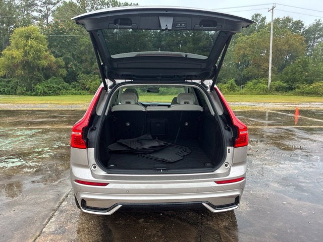 2024 Volvo XC60 B5 CORE SUV Slide 16