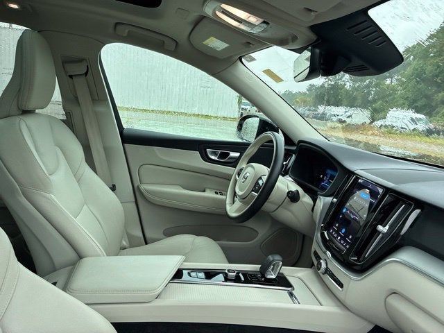 2024 Volvo XC60 B5 CORE SUV Slide 18