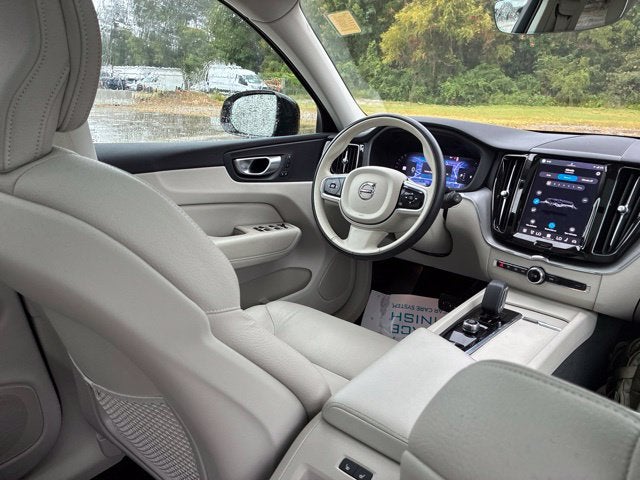 2024 Volvo XC60 B5 CORE SUV Slide 20