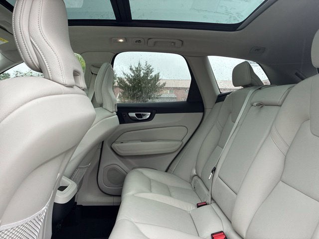 2024 Volvo XC60 B5 CORE SUV Slide 21