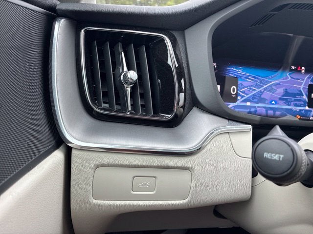 2024 Volvo XC60 B5 CORE SUV Slide 23