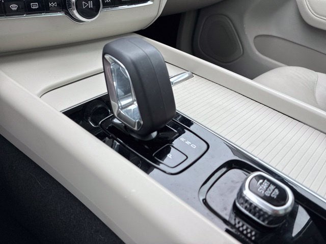 2024 Volvo XC60 B5 CORE SUV Slide 28