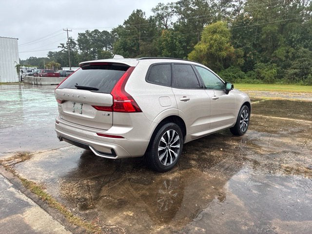 2024 Volvo XC60 B5 CORE SUV Slide 1