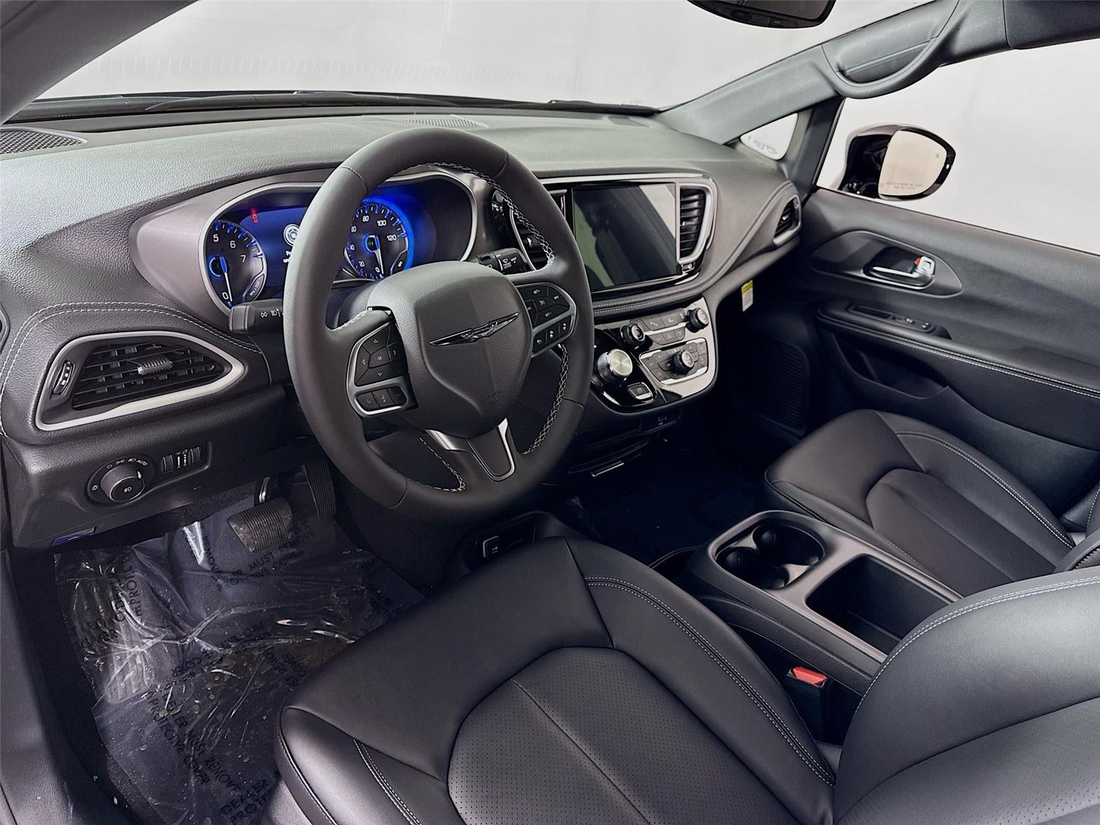 View vehicle photo 3