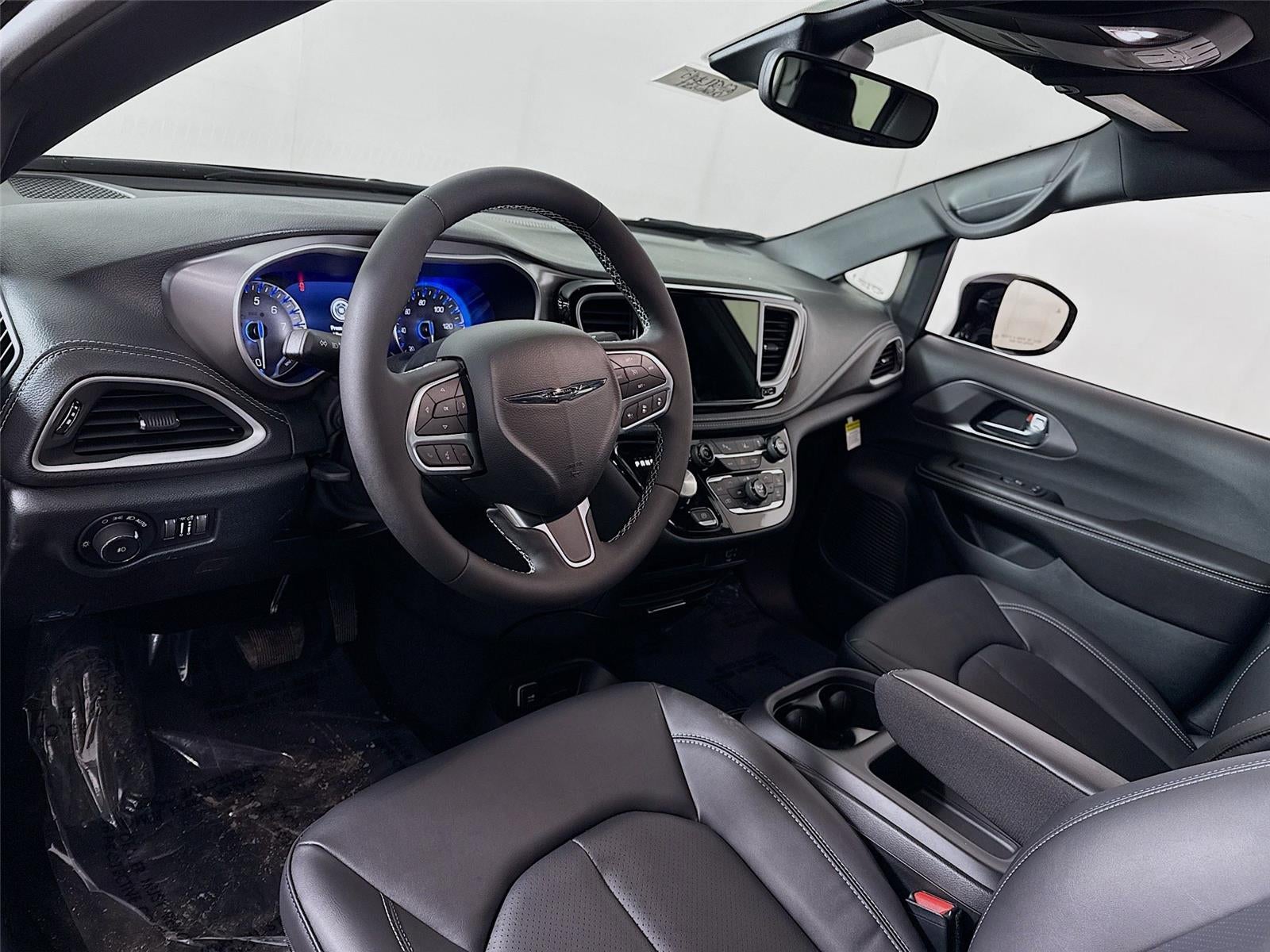 View vehicle photo 3