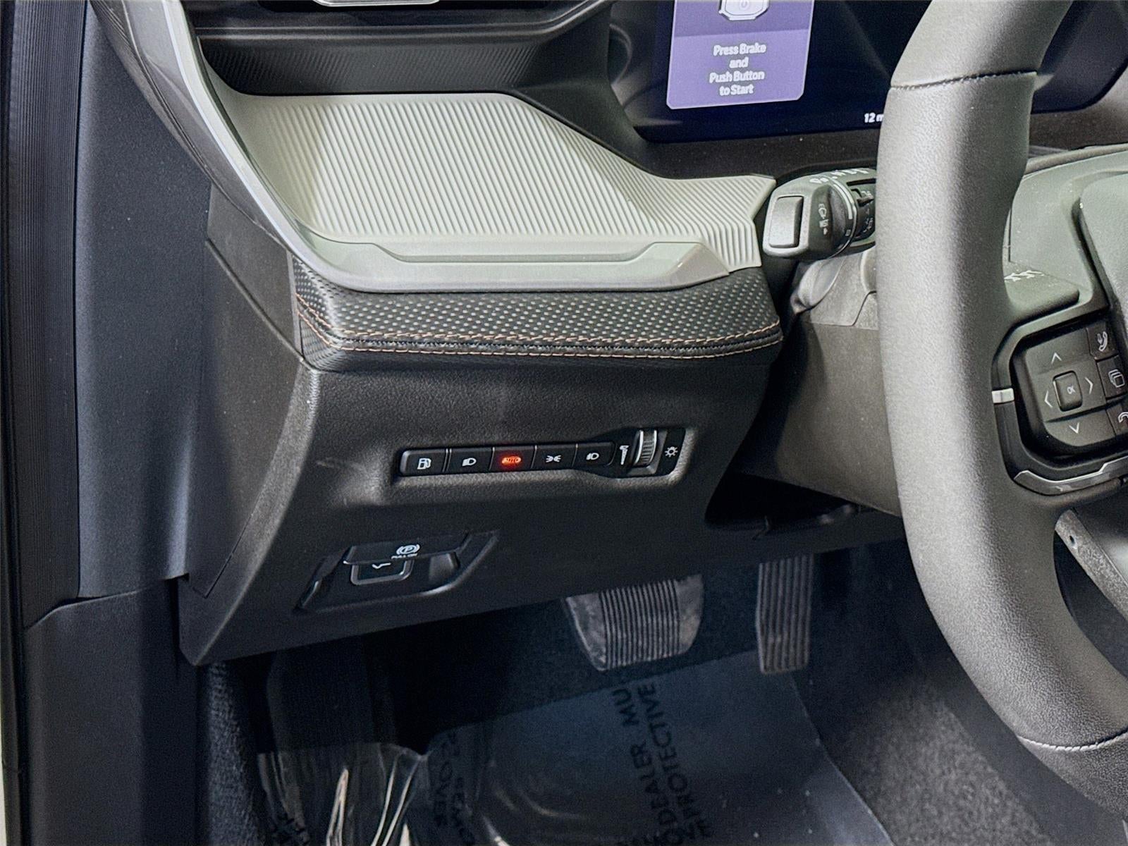 View vehicle photo 4