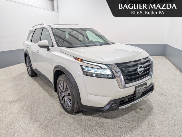 Pearl White Tricoat/Super Black 2023 Nissan Pathfinder SUV / Crossover All-Wheel Drive Automatic