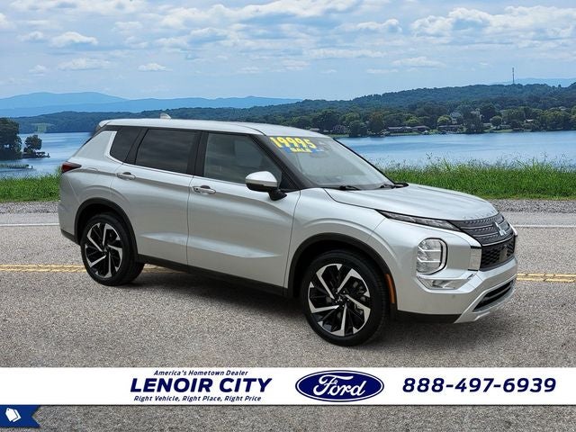 Alloy Silver Metallic 2023 Mitsubishi Outlander SUV / Crossover Front-Wheel Drive Continuously Variable Transmission