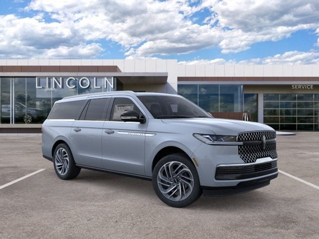 Gray Mist Metallic Tri-Coat 2026 Lincoln Navigator SUV / Crossover Four-Wheel Drive Automatic