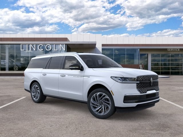 Crystal White Metallic Clearcoat 2026 Lincoln Navigator SUV / Crossover Four-Wheel Drive Automatic
