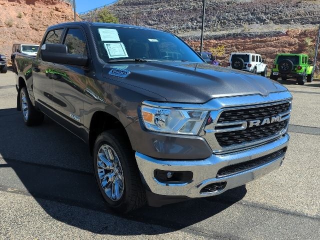 View vehicle photo 3