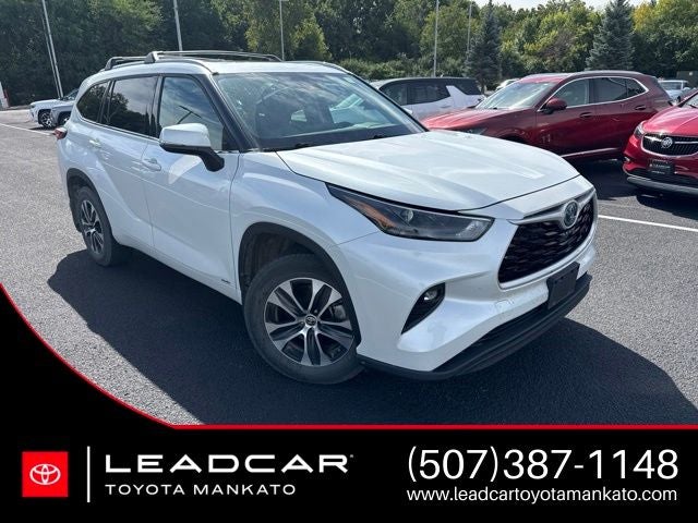 White (Wind Chill Pearl) 2022 Toyota Highlander Hybrid SUV / Crossover All-Wheel Drive Continuously Variable Transmission