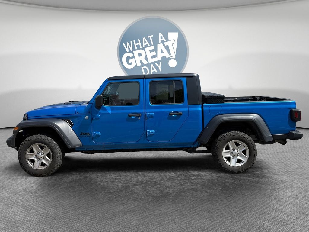 View vehicle photo 7