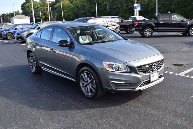  2018 Volvo S60 Cross Country T5 Platinum   