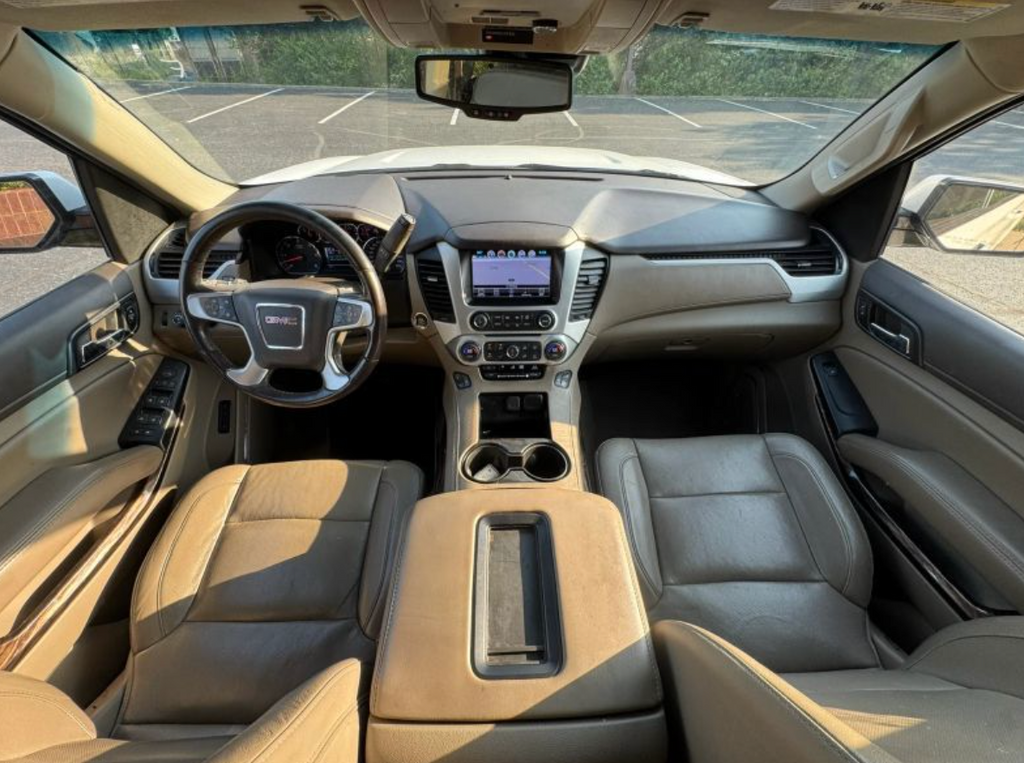 View vehicle photo 3