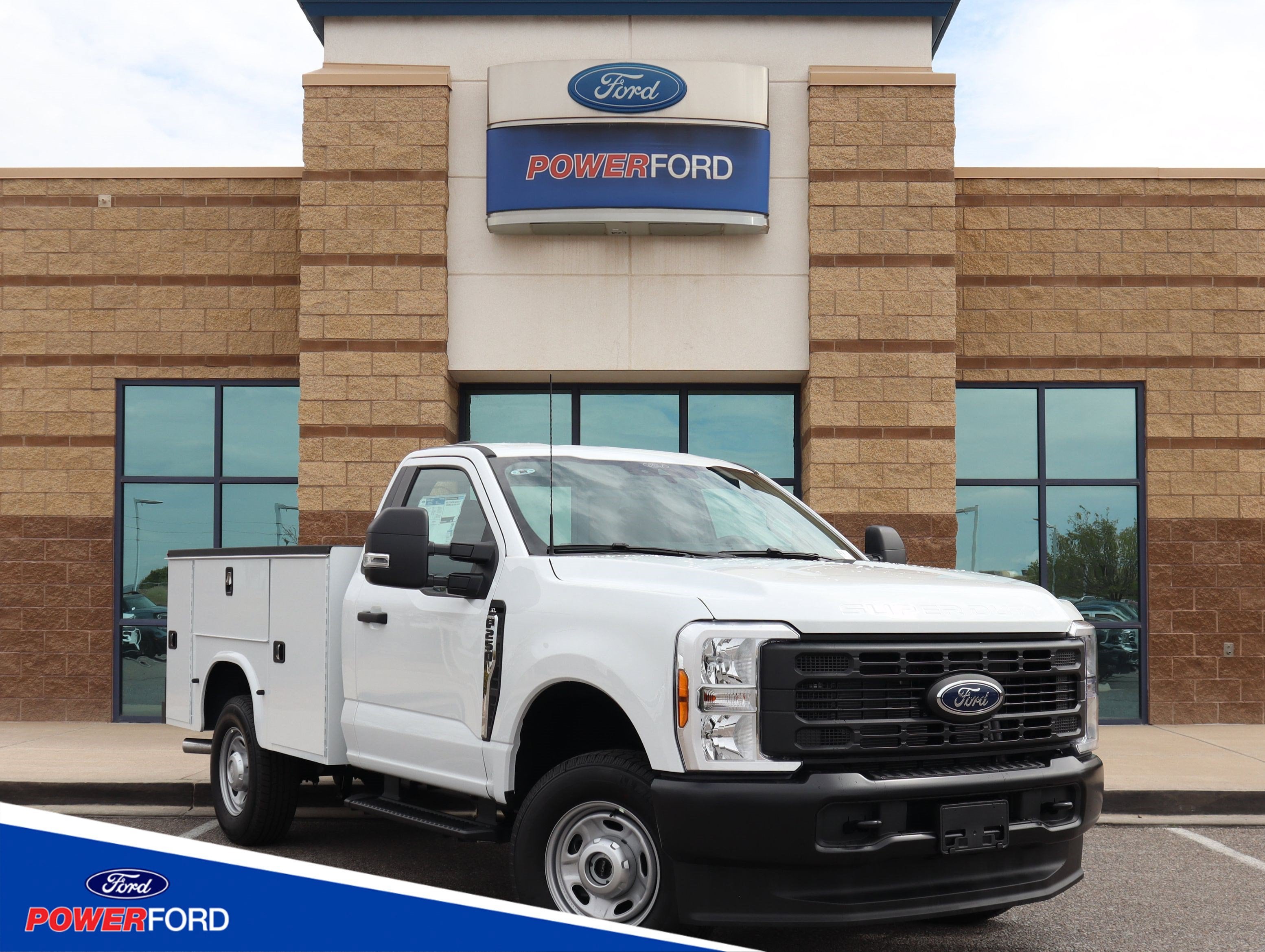 Oxford White 2026 Ford F-250 Super Duty Pickup Truck Four-Wheel Drive Automatic