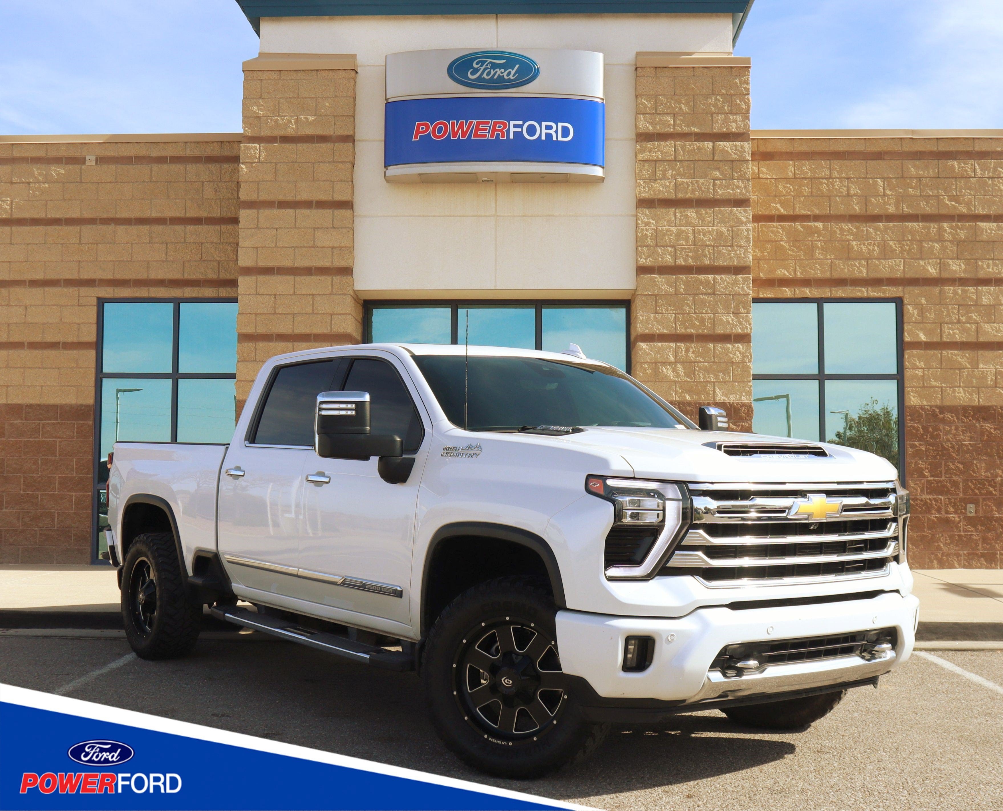 White (Iridescent Pearl Tricoat) 2024 Chevrolet Silverado 2500HD Pickup Truck Four-Wheel Drive Automatic