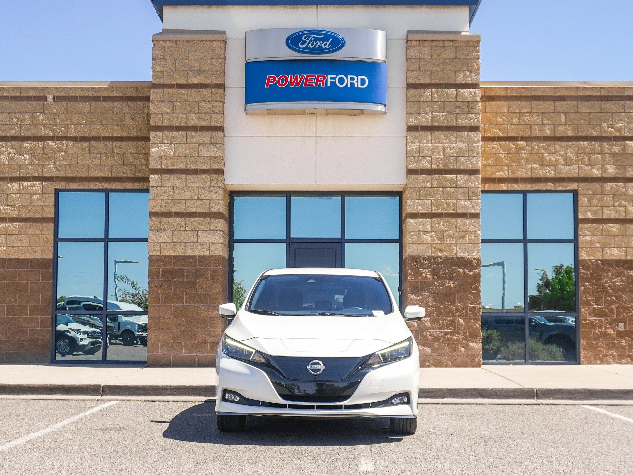 View vehicle photo 3