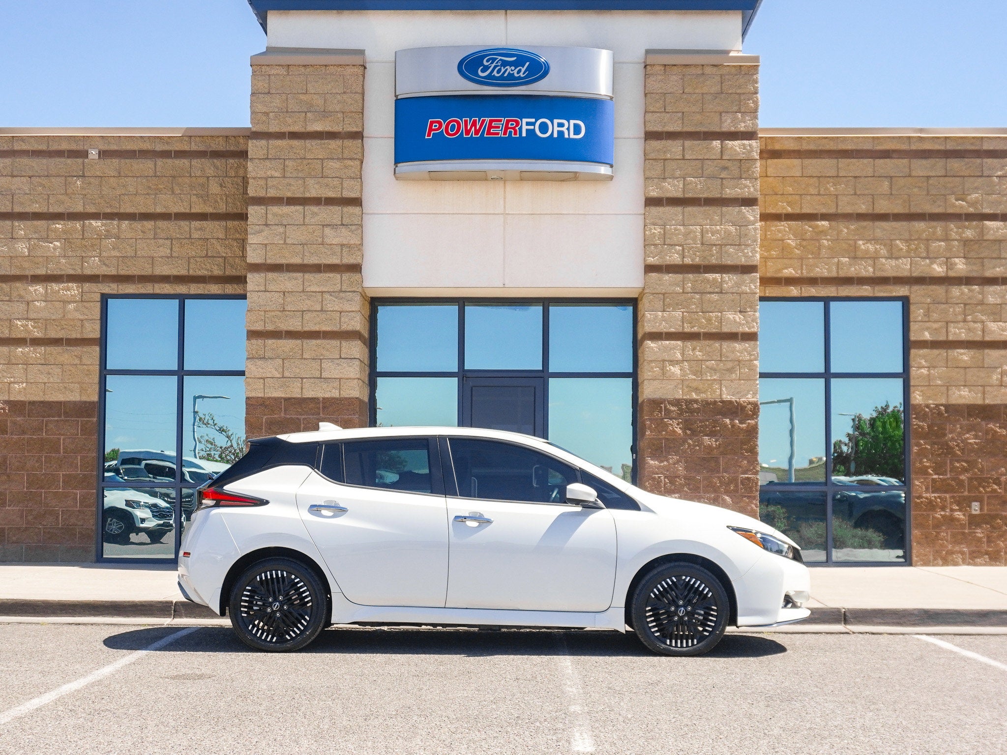 View vehicle photo 5