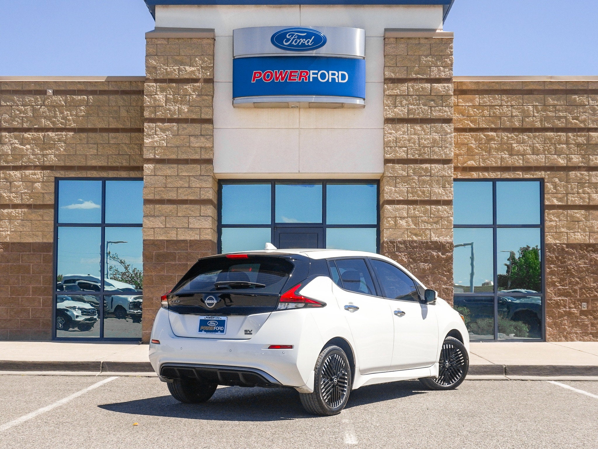 View vehicle photo 6