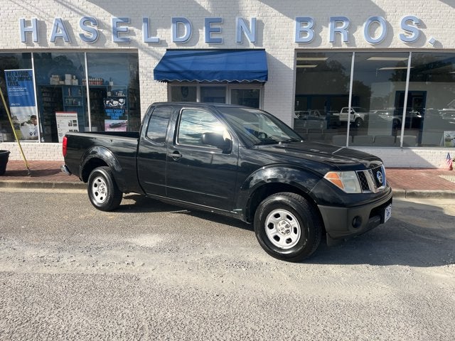  2006 Nissan Frontier XE 4dr King Cab SB with automatic   