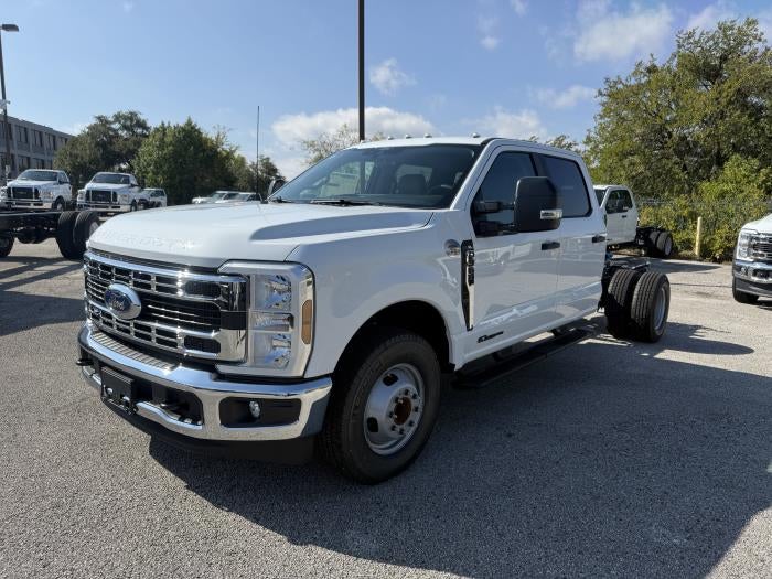 2026 Ford F-350 Crew Cab DRW 4x2 Cab Chassis for sale #1975393 - photo 1