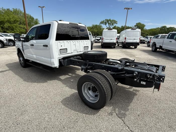 2026 Ford F-350 Crew Cab DRW 4WD Cab Chassis for sale #1988287 - photo 2