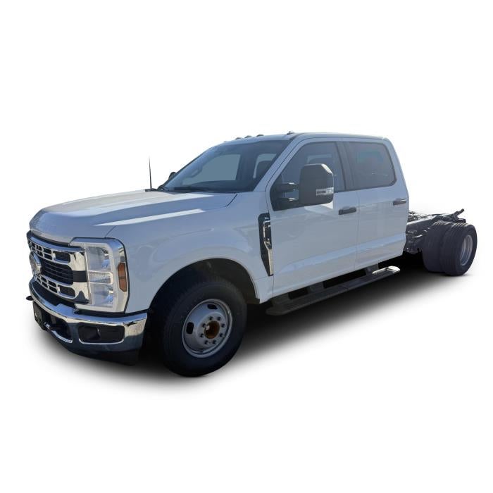 2026 Ford F-350 Crew Cab DRW 4WD Cab Chassis for sale #1950127 - photo 1