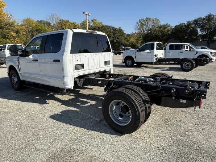 2026 Ford F-350 Crew Cab DRW 4WD Cab Chassis for sale #1950127 - photo 2