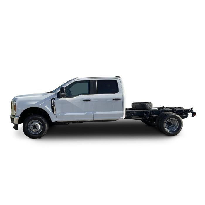 2026 Ford F-350 Crew Cab DRW 4WD Cab Chassis for sale #1949211 - photo 3