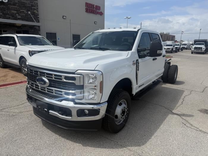 2026 Ford F-350 Crew Cab DRW 4WD Cab Chassis for sale #2034818 - photo 2