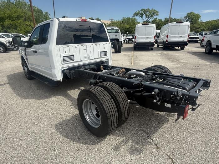 2026 Ford F-350 Super Cab DRW 4x2 Cab Chassis for sale #1985152 - photo 2
