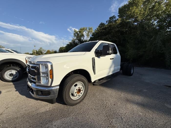 New 2026 Ford F-350 Super Cab Cab Chassis for sale #1949215 - photo 1