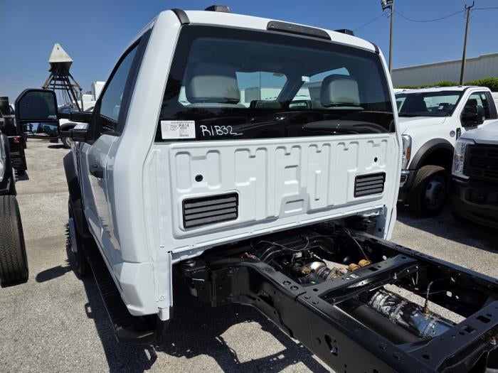 2025 Ford F-550 Regular Cab DRW 4x2 Cab Chassis for sale #1899590 - photo 8