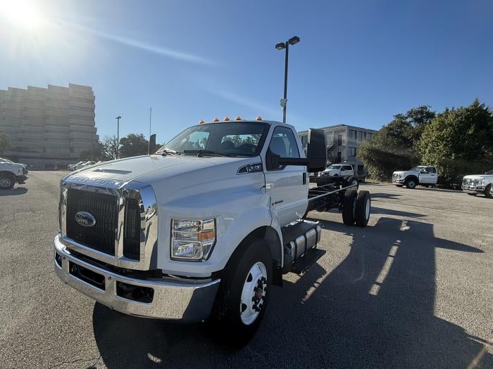 New 2027 Ford F-650 - photo 2