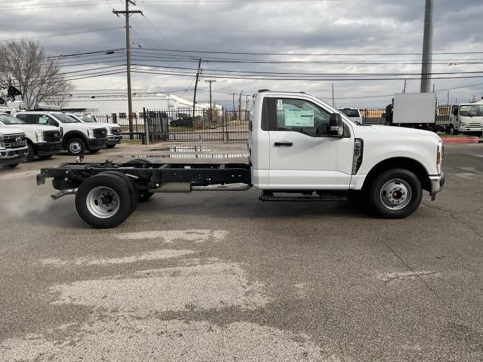 2025 Ford F-350 Regular Cab DRW 4x2 Cab Chassis for sale #1869502 - photo 6