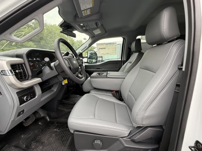 2025 Ford F-550 Crew Cab DRW 4x2 Cab Chassis for sale #1915025 - photo 11