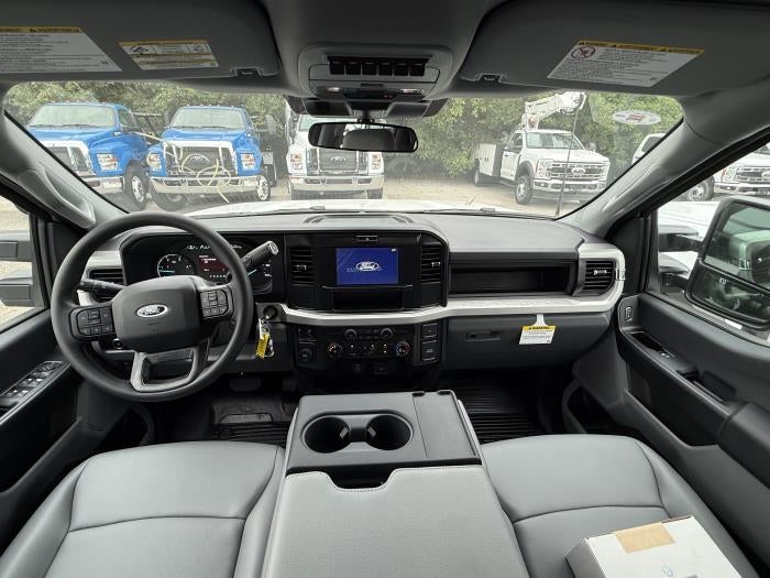 2025 Ford F-550 Crew Cab DRW 4x2 Cab Chassis for sale #1915025 - photo 8