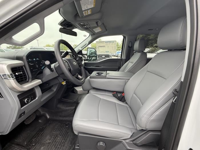 2025 Ford F-550 Crew Cab DRW 4WD Cab Chassis for sale #1931675 - photo 7