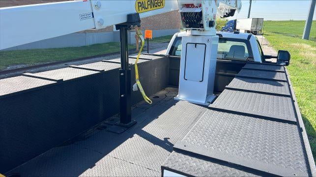 2025 Ford F-550 Regular Cab DRW 4WD Palfinger Bucket Truck for sale #1865544 - photo 4