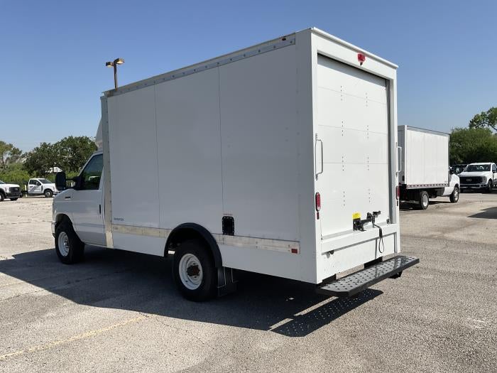 New 2025 Ford E-350 - photo 2